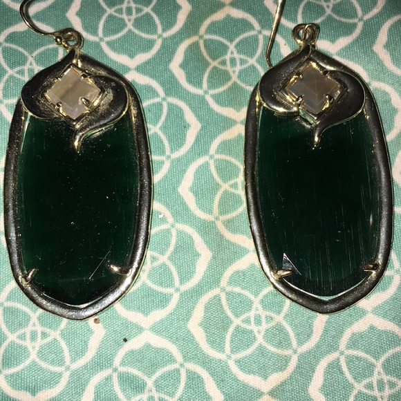 Kendra Scott Emerald Holiday Danielle Earrings - Picture 2 of 2
